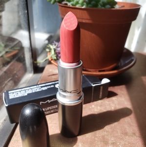 MAC Cosmetics Crosswires Lipstick 🌺